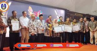 Guru Smpn 2 Kedungpring Menerima Pwi Award 2020