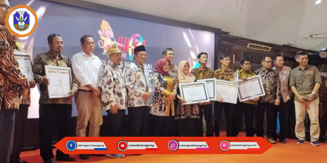 Guru Smpn 2 Kedungpring Menerima Pwi Award 2020